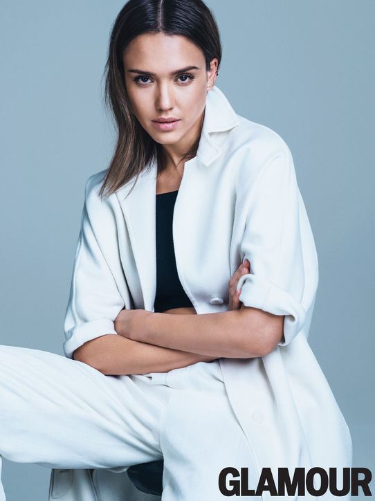 05-jessica-alba-glamour-cover-burberry-coat-h724[1]