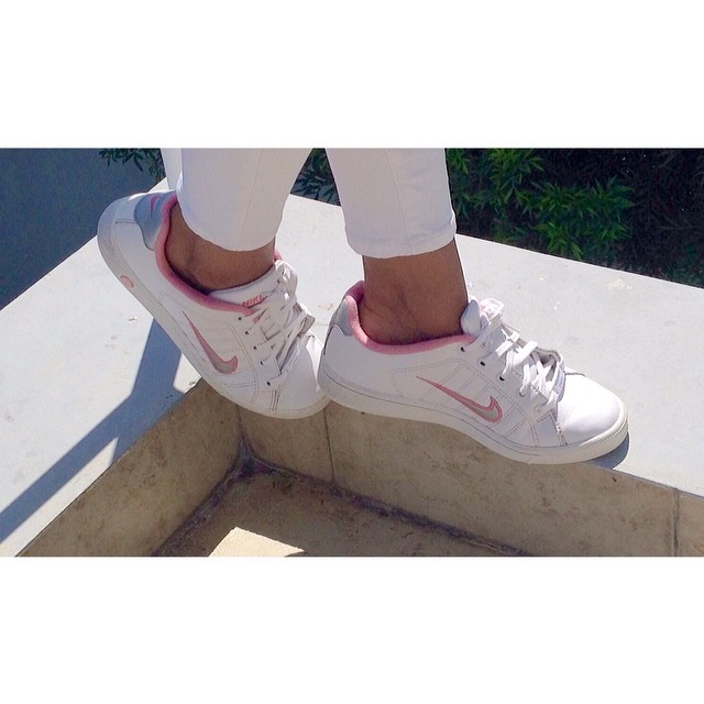 Today I'm wearing these pink & white vintage (ok not exactly, but really old) Nike sneakers. Who remember's these? Do they still make them? #shoesdaytuesday  #newhipsterstyle 💞💞