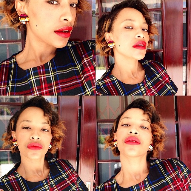 Details:  Tartan crop: @mrpricefashion  Earrings: @quincessdesigns  Lipstick: @revlonsa 🌹🌹 #latepost #selfie #newhipsterstyle