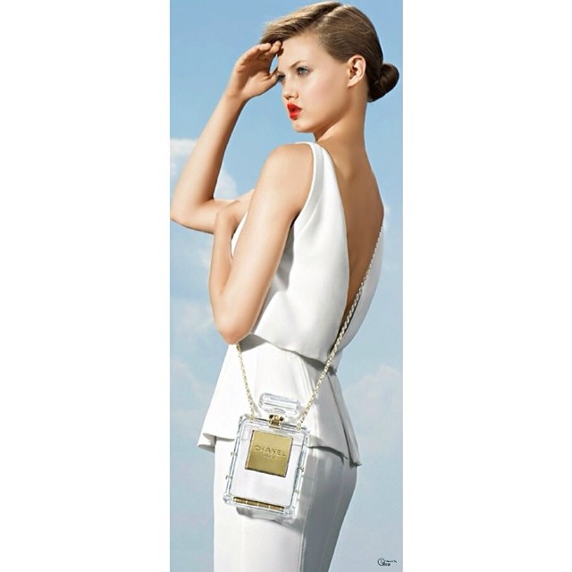 A lil Friday obsession #Chanelno5 #perfumebag #Newhipsterstyle